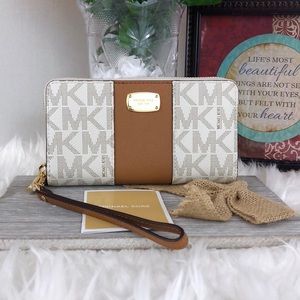 Michael Kors Wristlet/Wallet